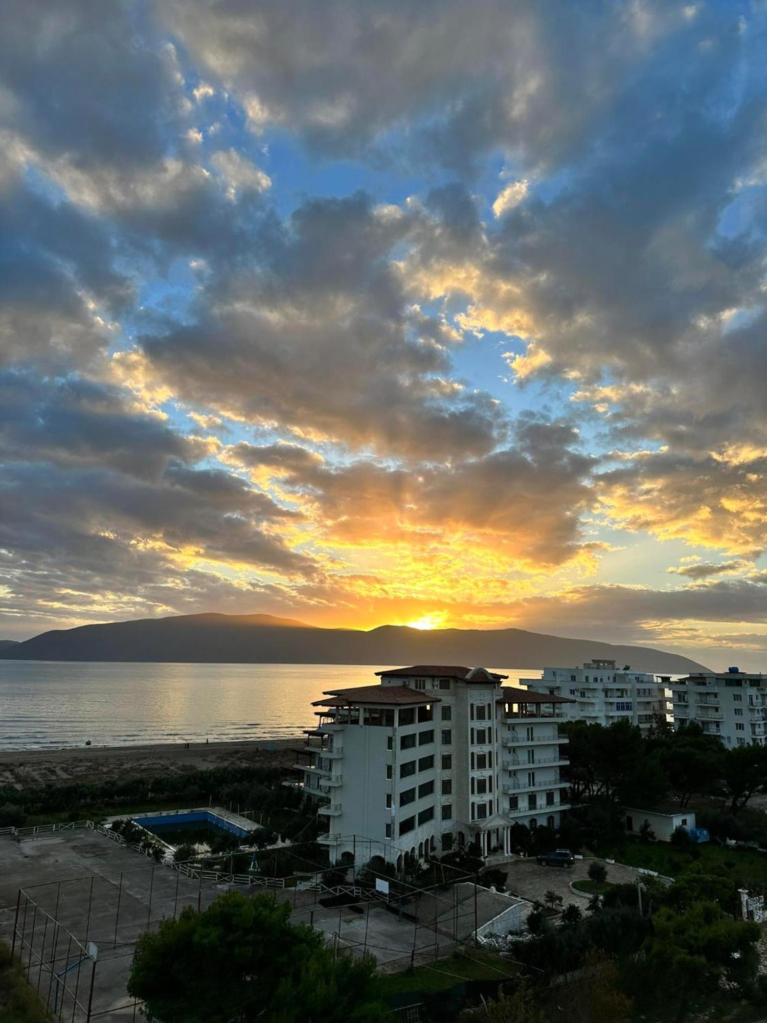 Sea View Apartment Luxury Vlorë 외부 사진