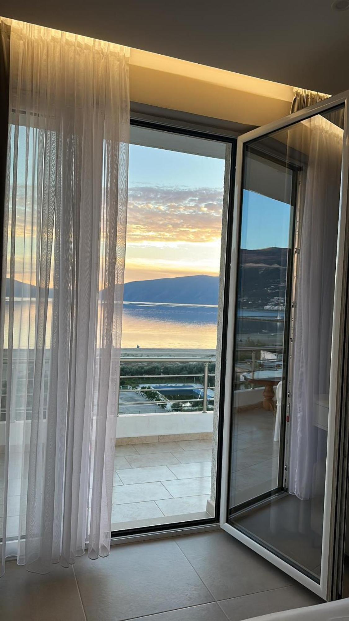 Sea View Apartment Luxury Vlorë 외부 사진